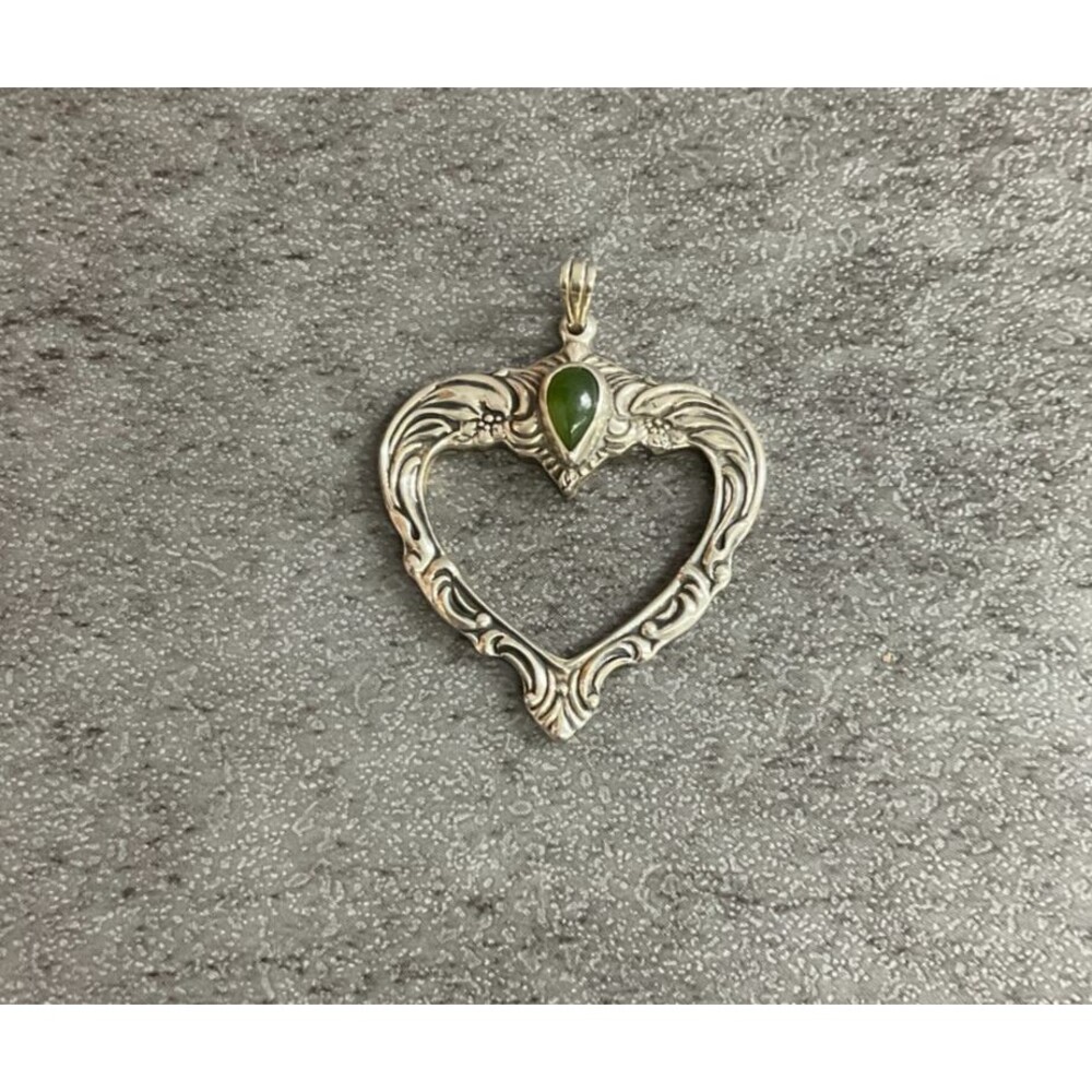 Towle sterling ornate heart pendant with Jade 1976 in original box